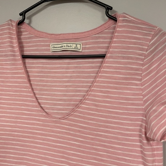 Abercrombie & Fitch Women's  V neck pink and white striped Tee, short sleeves, S - Picture 3 of 5